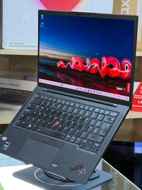LENOVO THINKPAD X1 CARBON GEN 10 I5 EVO 1235U 16GO 512GO SSD 3K OLED 