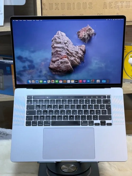 MACBOOK PRO RETINA 16 TOUCHBAR 2019 I9 2.3GHZ 16GO 1TO SSD AMD RADEON PRO 5500M 4GO CYCLE 48