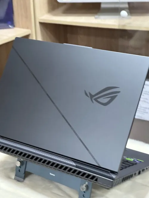 ASUS ROG STRIX G18 G814JIR I9 14900HS 32GO DDR5 1TO SSD NVIDIA GEFORCE RTX4070 8GO GDDR6 