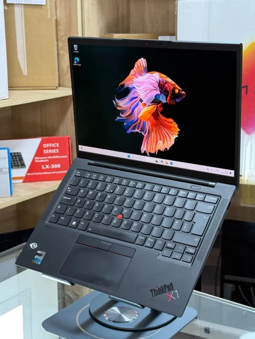 LENOVO THINKPAD X1 CARBON GEN 10 INTEL CORE I7 EVO 1260P 32GO 1TO SSD 3K OLED 