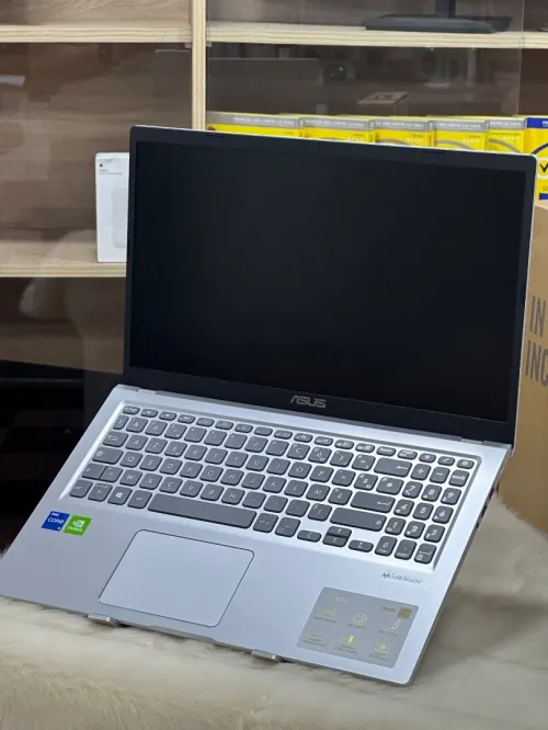 ASUS VIVOBOOK 15 X515E i5 1135G7 8GO 256GO SSD NVIDIA GEFORCE MX330 2GO NEUF SOUS EMBALLAGE 