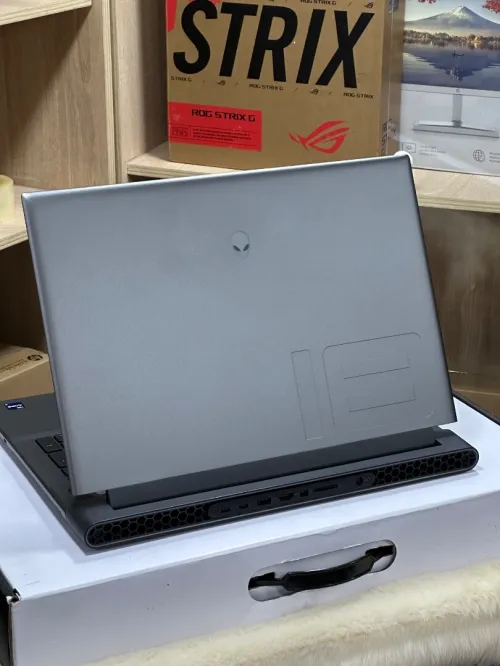 ALIENWARE M18 R2 I9 14900HX 32GO DDR5X 1TO SSD NVIDIA GEFORCE RTX4070 8GO GDDR6 NEUF SOUS EMBALLAGE 