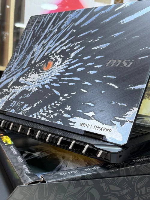 MSI TITAN 18 HX DRAGON ÉDITION ULTRA 9 285Hx 96Go 6To SSD NVIDIA GeForce RTX5090 24Go GDDR7 4K Neuf 