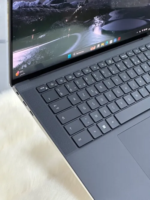 DELL XPS 15 9520 OLED 4K I7 13700H 16GO DDR5 1TO SSD NVIDIA GEFORCE RTX4060 8GO TACTILE NEUF 