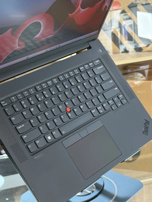 LENOVO THINKPAD P1 GEN 4 I7 11800H 32GO 512GO SSD NVIDIA T1200 4GO GDDR6