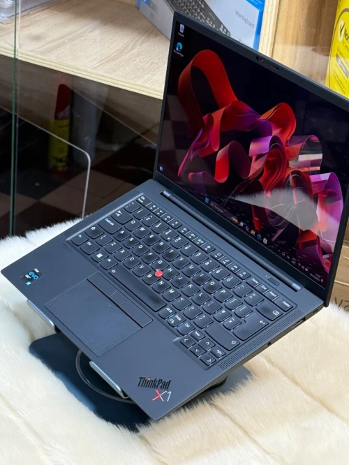 LENOVO THINKPAD X1 CARBON GEN 9 OLED I7 1165G7 32GO 1TO SSD 4K OLED