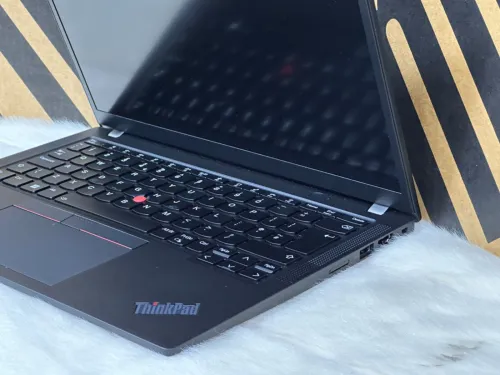 LENOVO THINKPAD X13 GEN 4 AMD RYZEN 5 PRO 7540U 16GO DDR5 256GO SSD NEUF SOUS EMBALLAGE 
