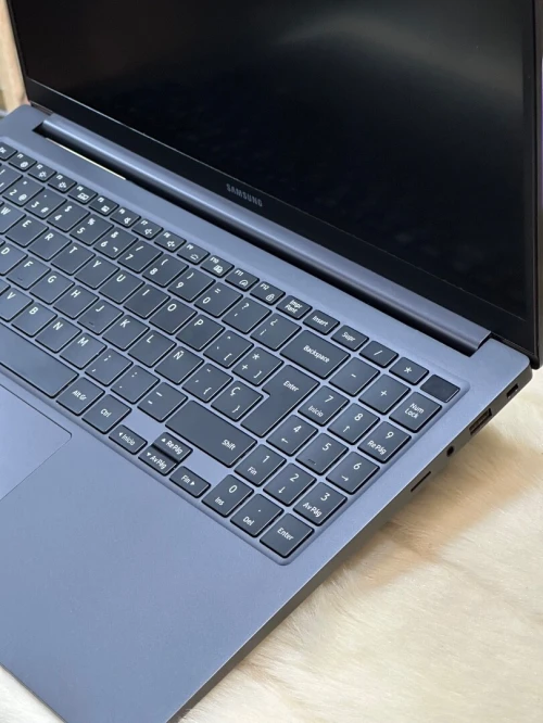 SAMSUNG GALAXYBOOK 750XFG I7 1355U 16GO 512GO SSD NEUF SOUS EMBALLAGE 