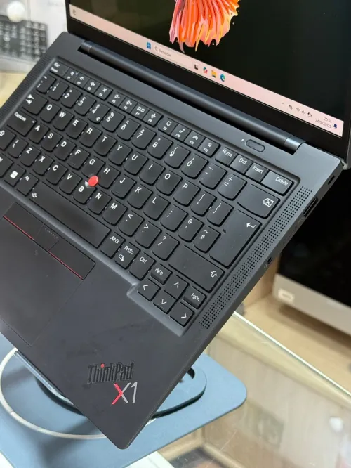 LENOVO THINKPAD X1 CARBON GEN 10 INTEL CORE I7 EVO 1260P 32GO 1TO SSD 3K OLED 