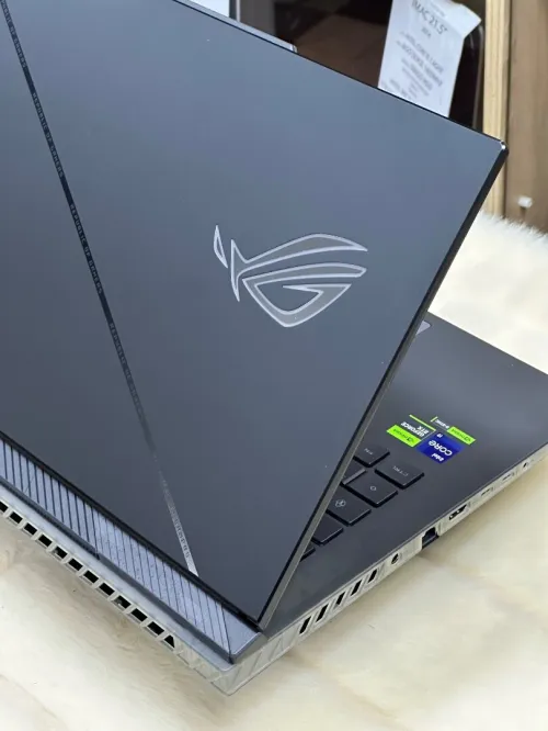 ASUS ROG STRIX SCAR 16 G634JYR I9 14900Hx 64GO 2TO SSD NVIDIA GEFORCE RTX4090 16GO GDDR6