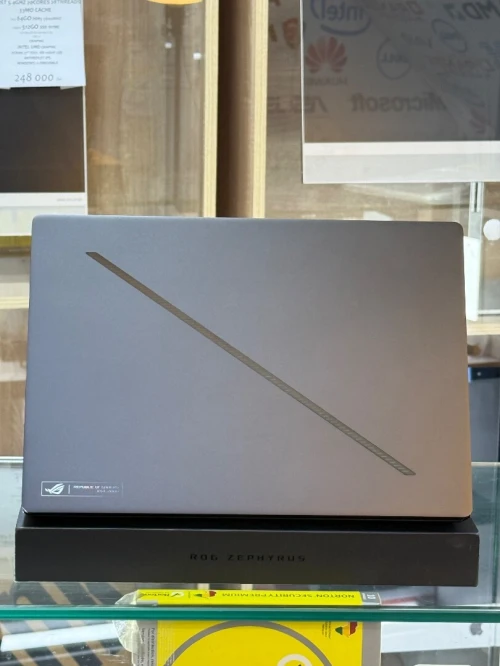 ASUS ROG ZEPHYRUS G16 GU605MU OLED ULTRA 9 185H 32GO 2TO SSD NVIDIA GEFORCE RTX4090 16GO GDDR6