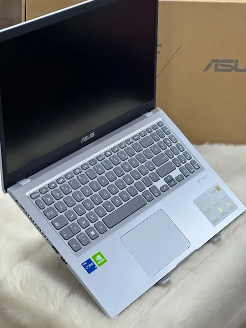 ASUS VIVOBOOK 15 X515E i5 1135G7 8GO 256GO SSD NVIDIA GEFORCE MX330 2GO NEUF SOUS EMBALLAGE 