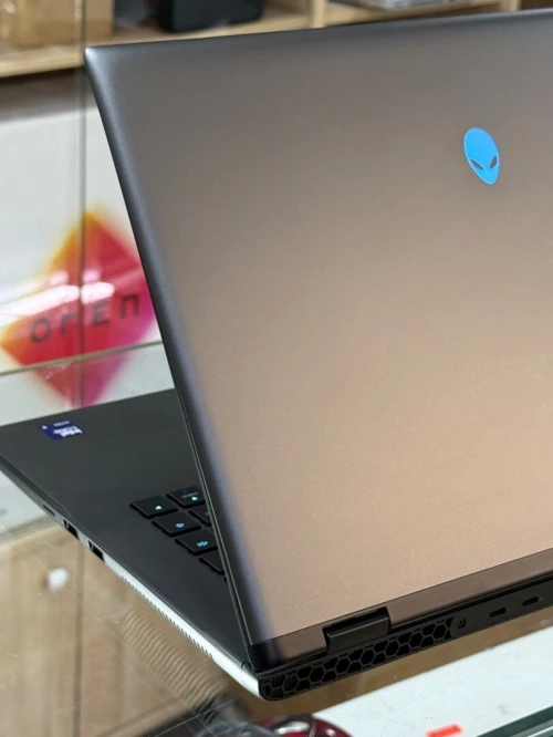 ALIENWARE M16 R2 ULTRA 9 185H 32GO 1TO SSD NVIDIA GEFORCE RTX4070 8GO 3K 240Hz