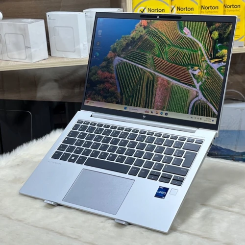 HP ELITEBOOK 830 G9 2023 ECRAN 13.3" FHD LED WITH HP SURE VIEW I5 VPRO 1245U RAM 16GO 512GO SSD