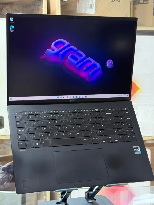 LG GRAM 16Z90R I7 1360P 16GO 1TO SSD NVME