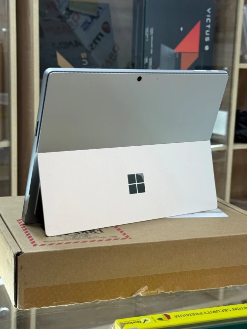 MICROSOFT SURFACE PRO 11 INTEL CORE ULTRA 5 236V 16GO 256GO SSD INTEL ARC 130v NEUF SOUS EMBALLAGE
