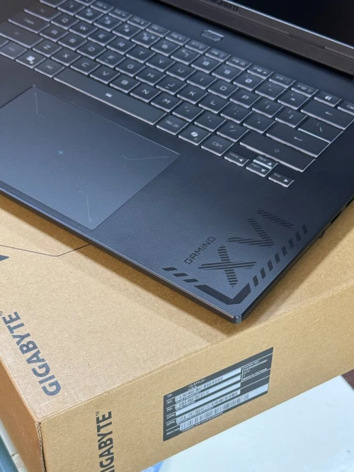 GIGABYTE GAMING A16 GA6H I7 13620H 16GO DDR5 1TO SSD NVME NVIDIA GEFORCE RTX5060 8GO GDDR7 NEUF SOUS EMBALLAGE
