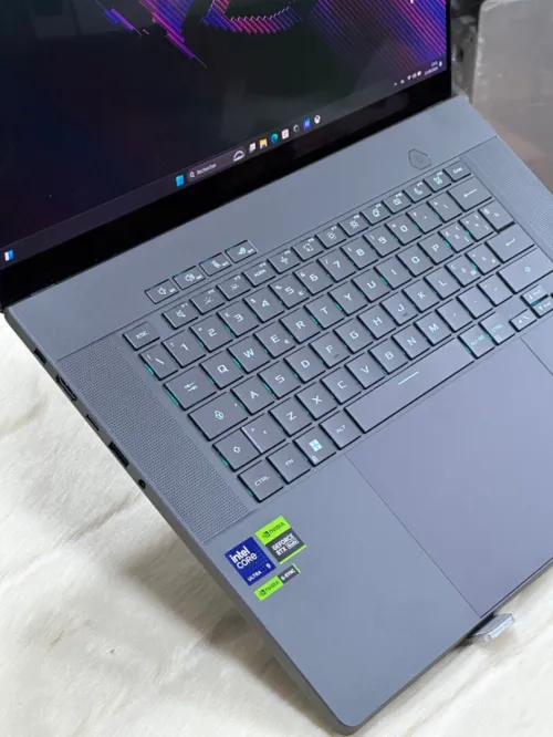 ASUS ROG ZEPHYRUS G16 GU605MV ULTRA 9 185H 16GO DDR5 1TO SSD NVIDIA GEFORCE RTX4060 8GO 3K OLED NEUF