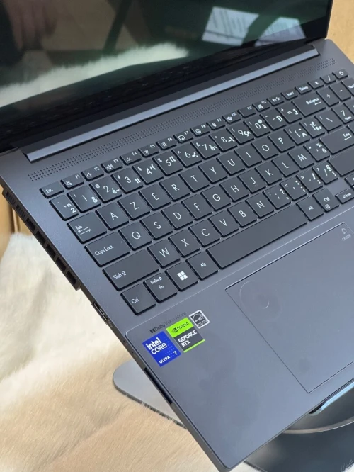 ASUS VIVOBOOK PRO 15 Q533M OLED INTEL ULTRA 7 155H 16GO 1TO SSD NVIDIA GEFORCE RTX3050 6GO NEUF 