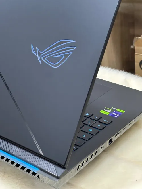 ASUS ROG STRIX SCAR 18 G834JYR I9 14900HX 64GO DDR5 2TO SSD NVIDIA GEFORCE RTX4090 16GO GDDR6