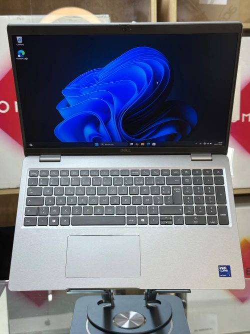DELL PRECISION 3590 INTEL CORE ULTRA 7 165H 16GO 512GO SSD NVIDIA RTX500 ada 4GO 