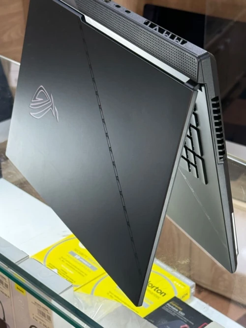 ASUS ROG STRIX G17 AMD RYZEN 9 7945HX 32GO 1TO SSD NVIDIA GEFORCE RTX4080 8GO GDDR6