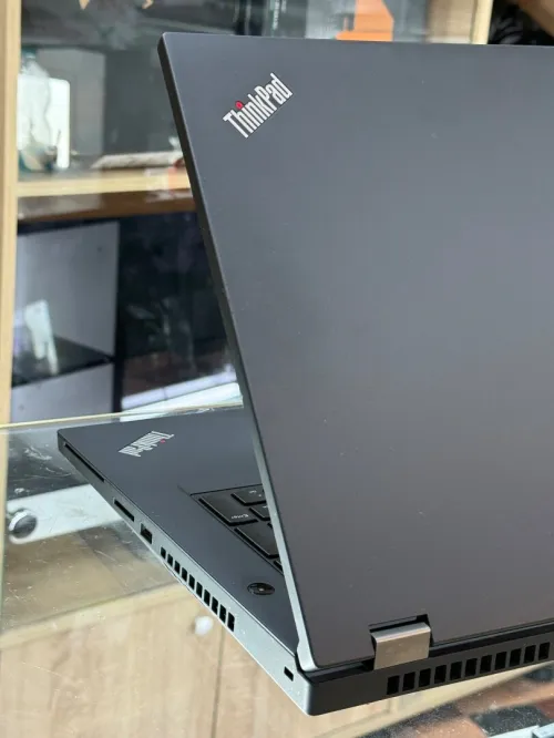 LENOVO THINKPAD P17 Gen 2 I7 11800H 16GO 512GO SSD NVIDIA T1200 4GO