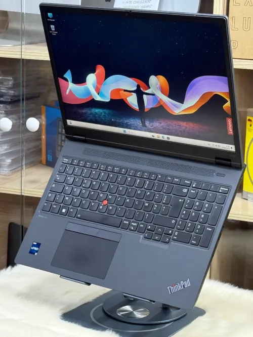 LENOVO THINKPAD P16v I7 VPRO 13800H 32GO 1TO SSD NVIDIA RTX2000 ada 8GO GDDR6