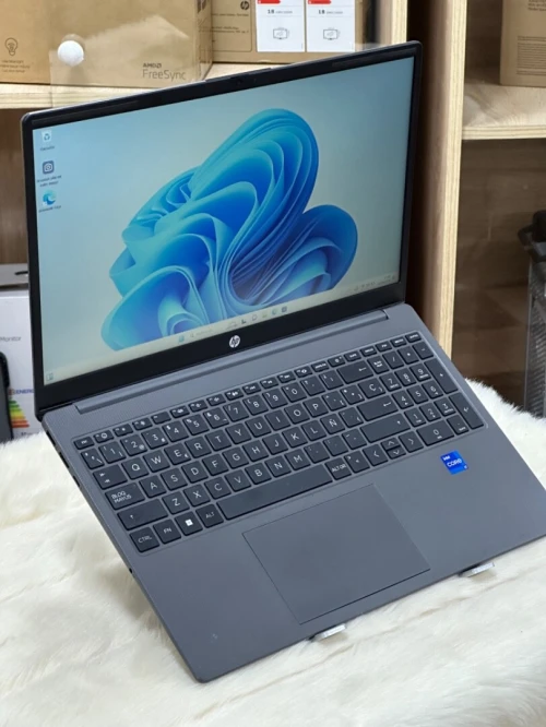 HP 250 G10 I7 1355U 32GO 1TO SSD NVIDIA GEFORCE MX550 2GO 15.6 FHD W11