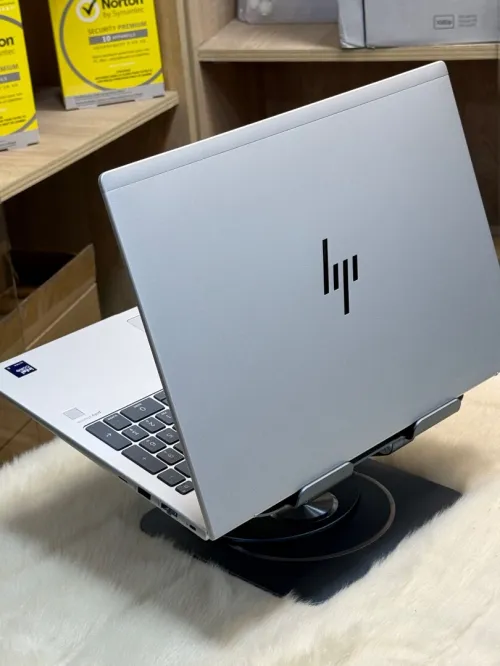HP ELITEBOOK 660 G11 INTEL ULTRA 5 135U 32GO DDR5 512GO SSD TACTILE 