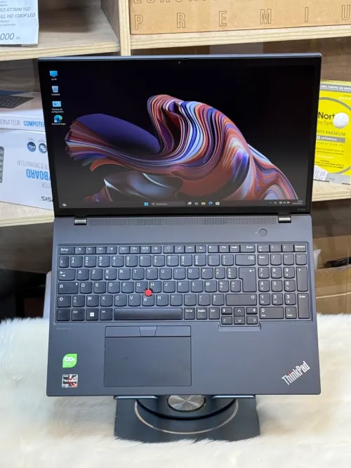 LENOVO THINKPAD P16s GEN 2 AMD RYZEN 7 PRO 7840U 32GO DDR5x 512GO SSD NVME AMD RADEON 780M 4GO GDDR6