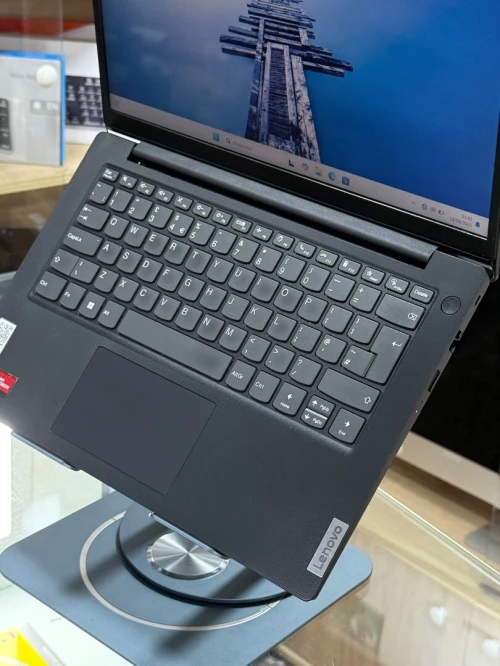 LENOVO V14 G4 AMN AMD RYZEN 5 7520U 16GO 256GO SSD 