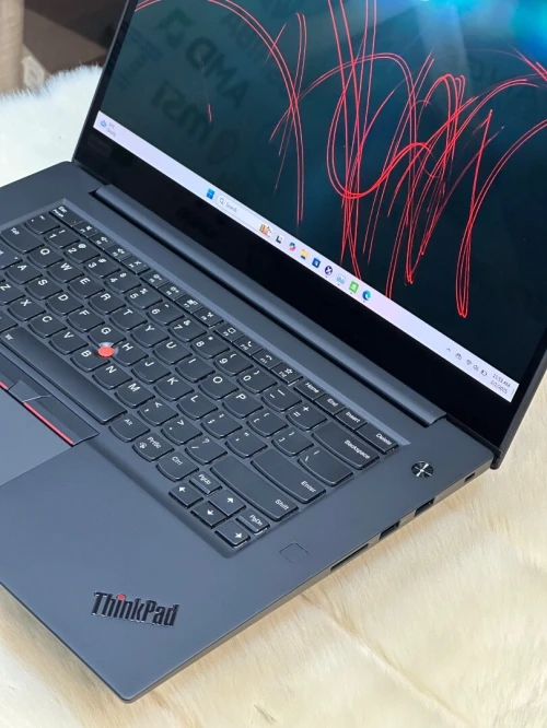 LENOVO THINKPAD CARBON P1 GEN 3 4K OLED INTEL XEON W-10855M 32GO 512GO SSD NVIDIA T2000 4GO 4K OLED 