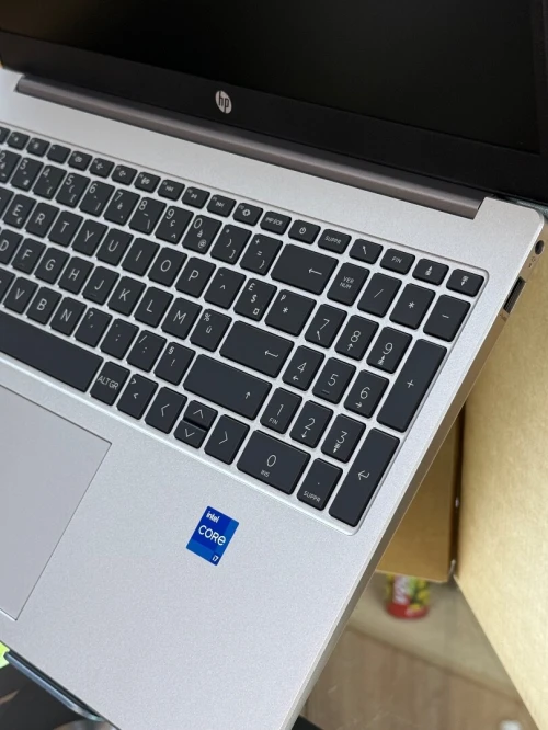 HP 250 G10 I7 1355U 8GO 512GO SSD 15.6 FHD NEUF SOUS EMBALLAGE