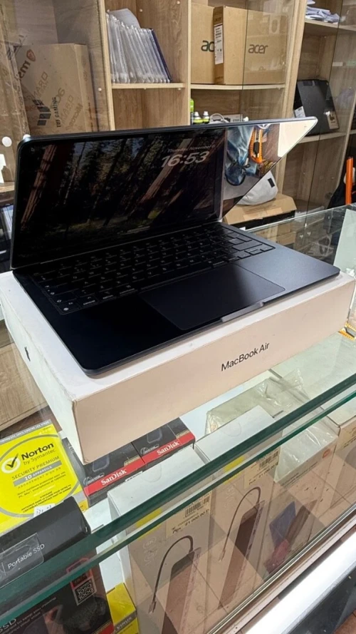 MACBOOK AIR RETINA 13.6 2023 M3 8GO 256GO SSD CYCLE 54 SOUS EMBALLAGE