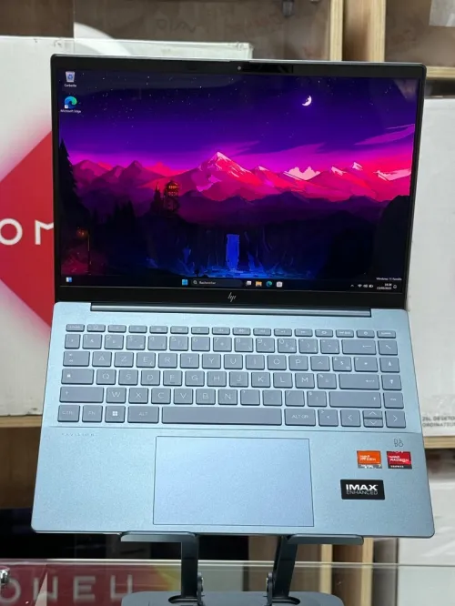 HP PAVILION PLUS 14 EY0XXX AMD RYZEN 7 7840U 16GO 512GO SSD 3K OLED