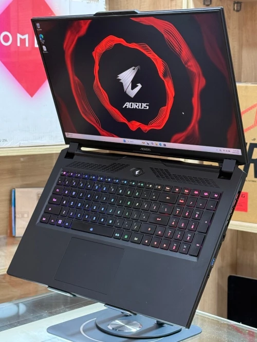 GIGABYTE AORUS 17H BXF I7 13700H 16GO 1TO SSD NVIDIA GEFORCE RTX4080 12Go GDDR6
