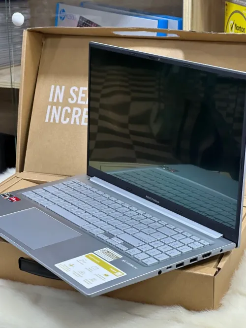 ASUS VIVOBOOK 15 M1505YA OLED AMD RYZEN 7 7730U 16GO 512GO SSD NEUF SOUS EMBALLAGE 