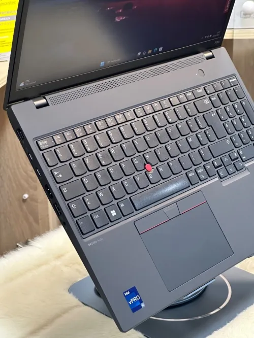 LENOVO THINKPAD P16s GEN 2 I7 VPRO 1370P 32GO DDR5 512GO SSD NVIDIA RTX A500 4GO 