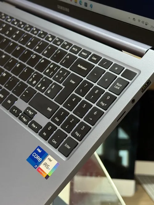 SAMSUNG GALAXYBOOK 750XGK I7 1355u 16GO 512GO SSD NVME 