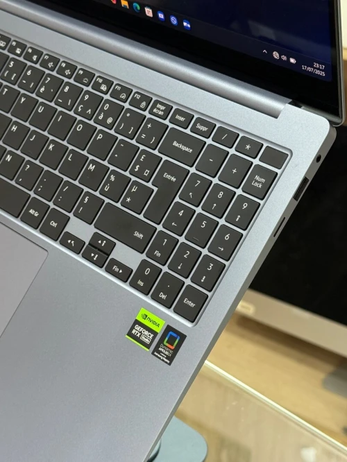 SAMSUNG GALAXYBOOK 4 ULTRA 960XG INTEL CORE ULTRA 7 155H 32GO 1TO SSD NVIDIA GEFORCE RTX4050 3K OLED