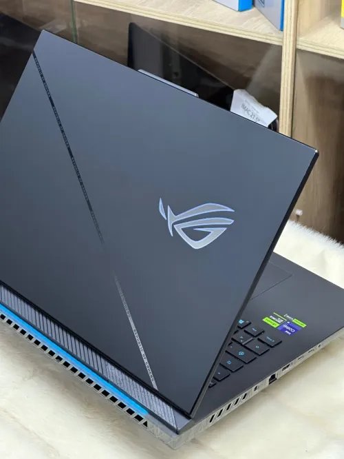 ASUS ROG STRIX SCAR 18 G834JYR I9 14900HX 64GO DDR5 2TO SSD NVIDIA GEFORCE RTX4090 16GO GDDR6