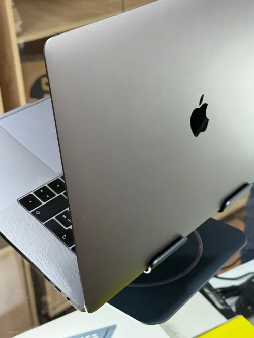 MACBOOK PRO RETINA 15.4 TOUCHBAR 2019 I9 2.4GHZ 32GO 1TO SSD AMD RADEON PRO VEGA 20 4GO CYCLE 312