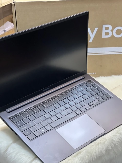 SAMSUNG GALAXYBOOK 750XFG I7 1355U 16GO 512GO SSD NEUF SOUS EMBALLAGE 