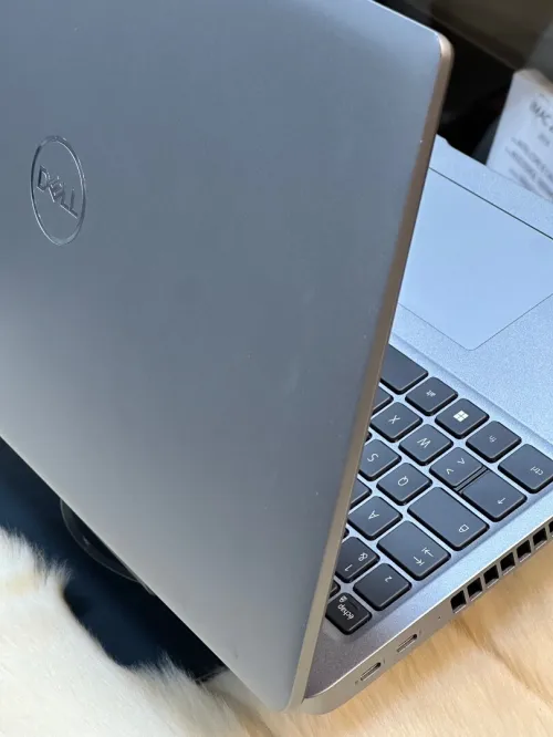 DELL PRECISION 3590 INTEL CORE ULTRA 7 155H 16GO DDR5 512GO NVIDIA RTX 500ada 4GO