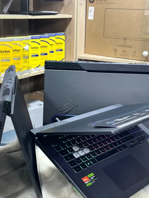 ASUS ROG STRIX G17 ECRAN 17.3" FHD LED IPS 144HZ 3MS RYZEN 9 7940HX 32GO 1TO SSD RTX4070 8GO WIN 11