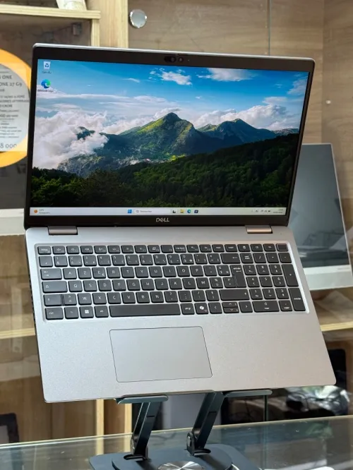 DELL PRECISION 3591 ULTRA 5 135H 32GO DDR5 512GO SSD NVIDIA RTX500 Ada 4GO GDDR6