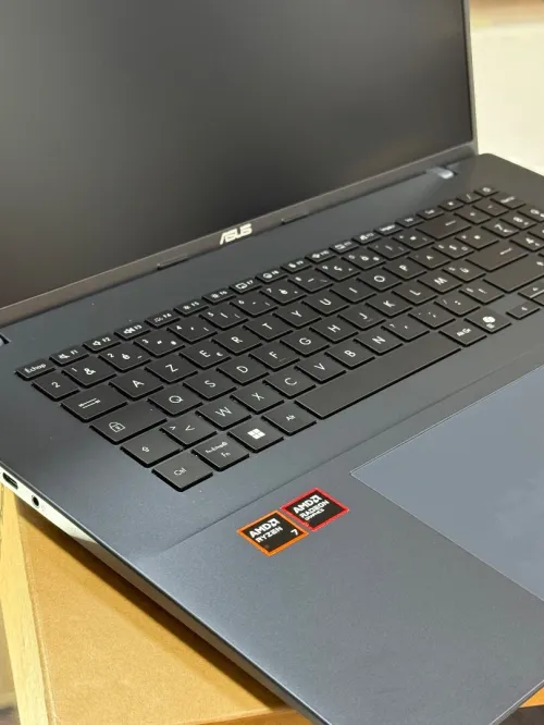 ASUS VIVOBOOK 18 M1807H AMD RYZEN 7 260 32GO 1TO SSD NVME NEUF SOUS EMBALLAGE