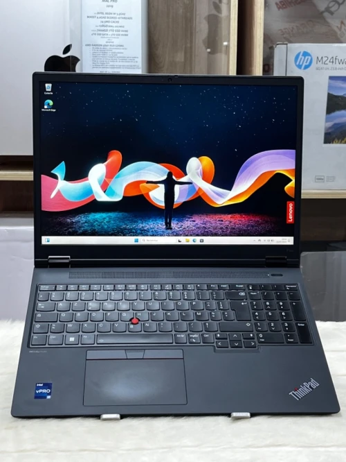 LENOVO THINKPAD P16v GEN1 I7 vpro 13800h 32go DDR5 512 SSD RTX 2000 ada 8g