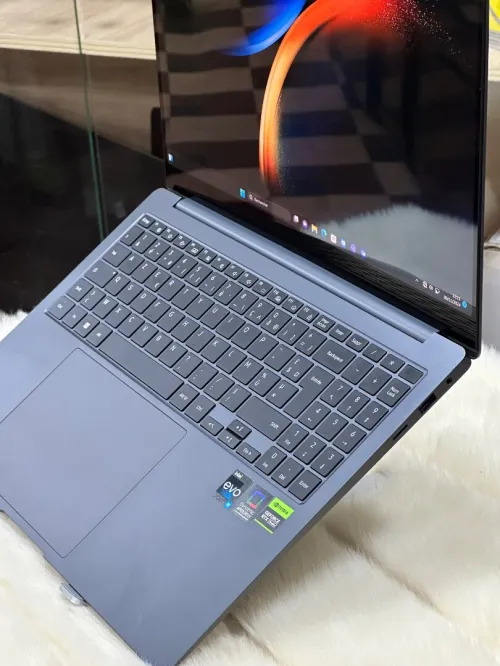 SAMSUNG GALAXYBOOK 3 ULTRA 960XFH I9 13900H 32GO DDR5X 1TO SSD NVIDIA GEFORCE RTX4070 8GO AMOLED